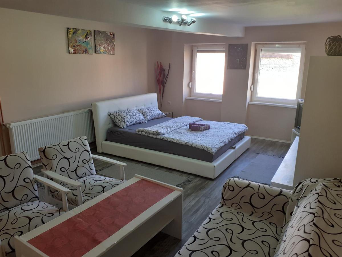 Mega Apartment Subotica Luaran gambar